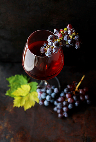 Red Wine Glass with Grapes