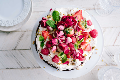 Cake with Strawberries and Roses